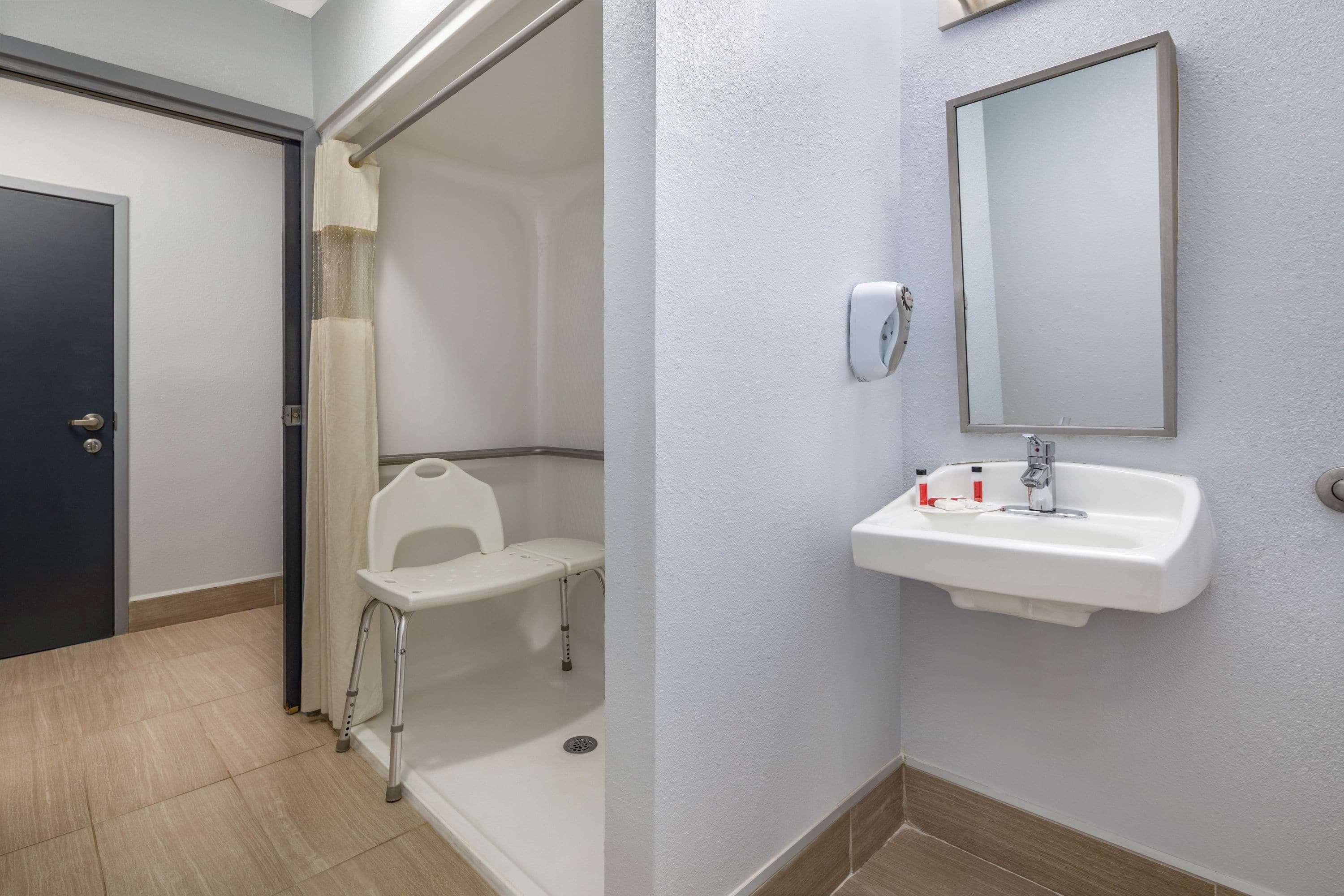 Microtel Inn By Wyndham Lake Norman Cornelius Exterior foto